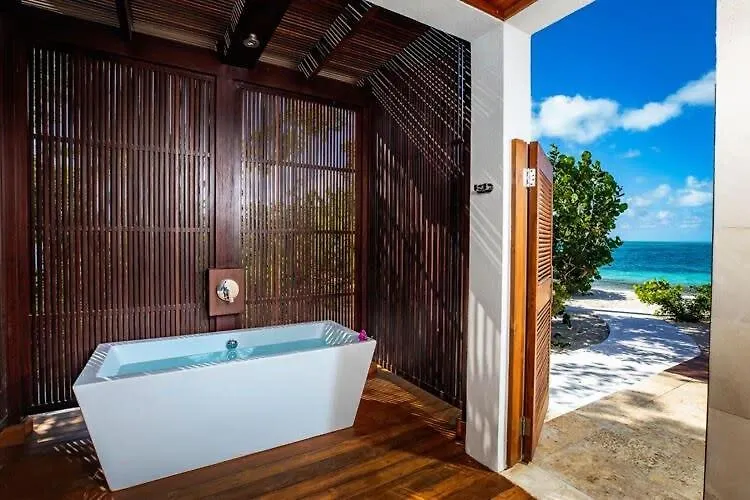 Luxurious Beachfront 2 Bedroom Villa On Smith'S Reef Turtle Cove