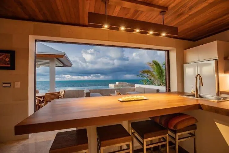 Luxurious Beachfront 2 Bedroom Villa On Smith'S Reef Turtle Cove