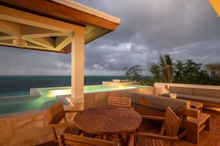 Luxurious Beachfront 2 Bedroom Villa On Smith'S Reef Turtle Cove Turks And Caicos Islands