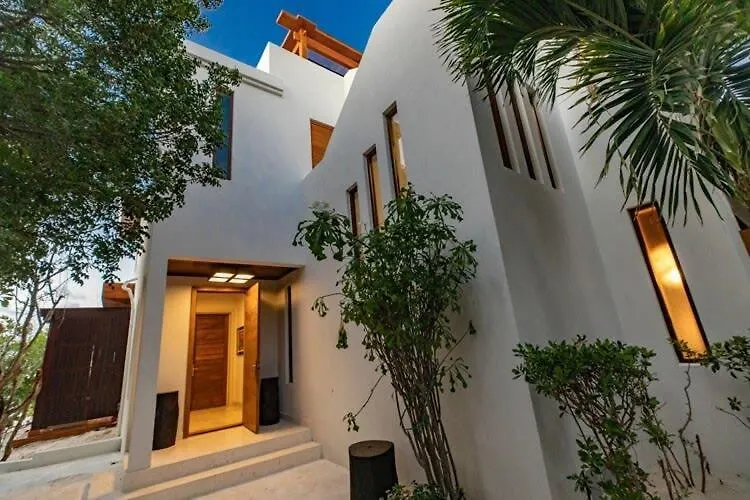 Luxurious Beachfront 2 Bedroom Villa On Smith'S Reef Turtle Cove Turks And Caicos Islands