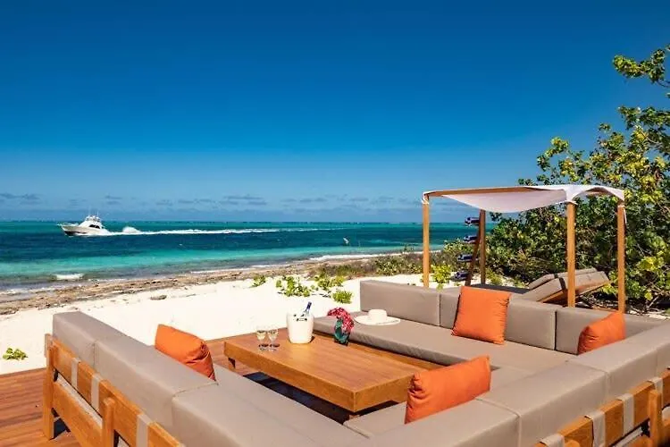 Luxurious Beachfront 2 Bedroom Villa On Smith'S Reef Turtle Cove