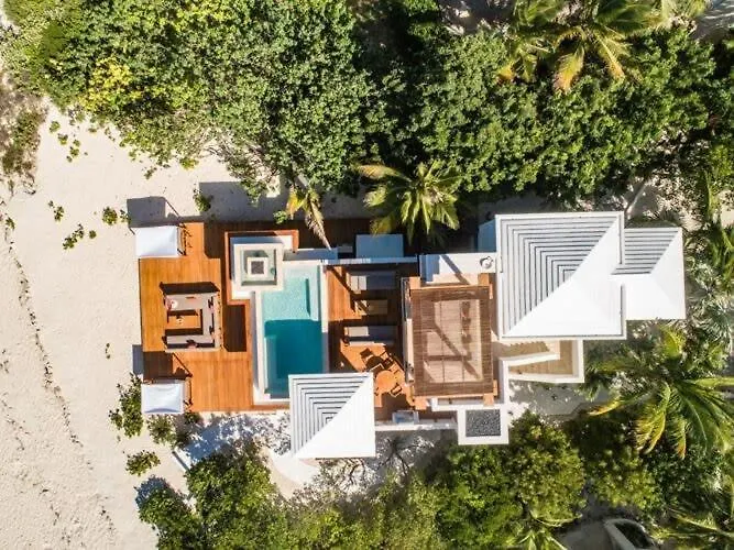 Luxurious Beachfront 2 Bedroom Villa On Smith'S Reef Turtle Cove