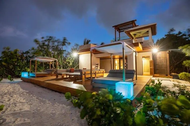 Luxurious Beachfront 2 Bedroom Villa On Smith'S Reef Turtle Cove